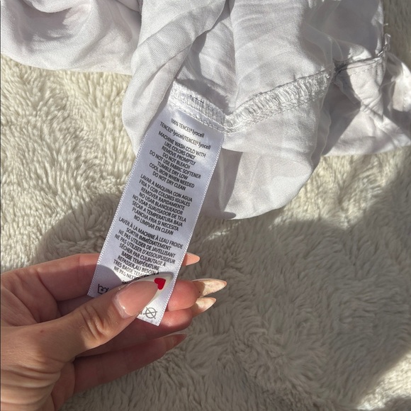 Calvin Klein White Tencel Button-Up Shirt – Size L | Soft Structure | Minimalist - Picture 6 of 6